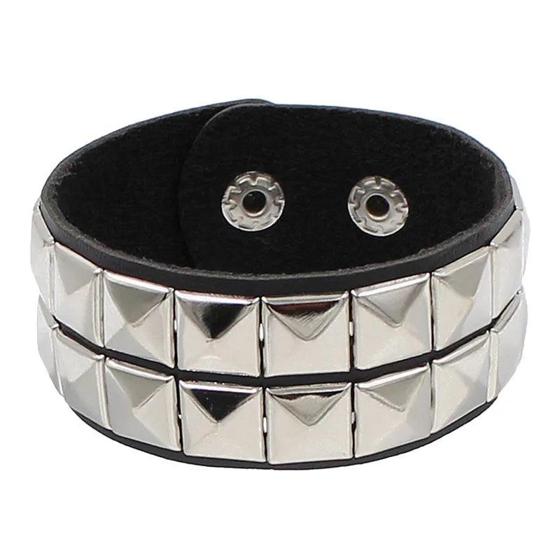 Pulseira de Couro com Spikes