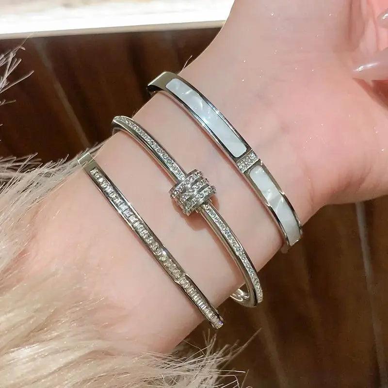 Bracelete de Aço Inoxidável e Titânio com Zircônia