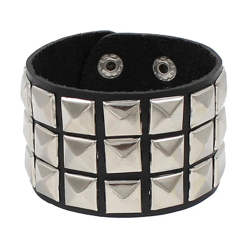 Pulseira de Couro com Spikes